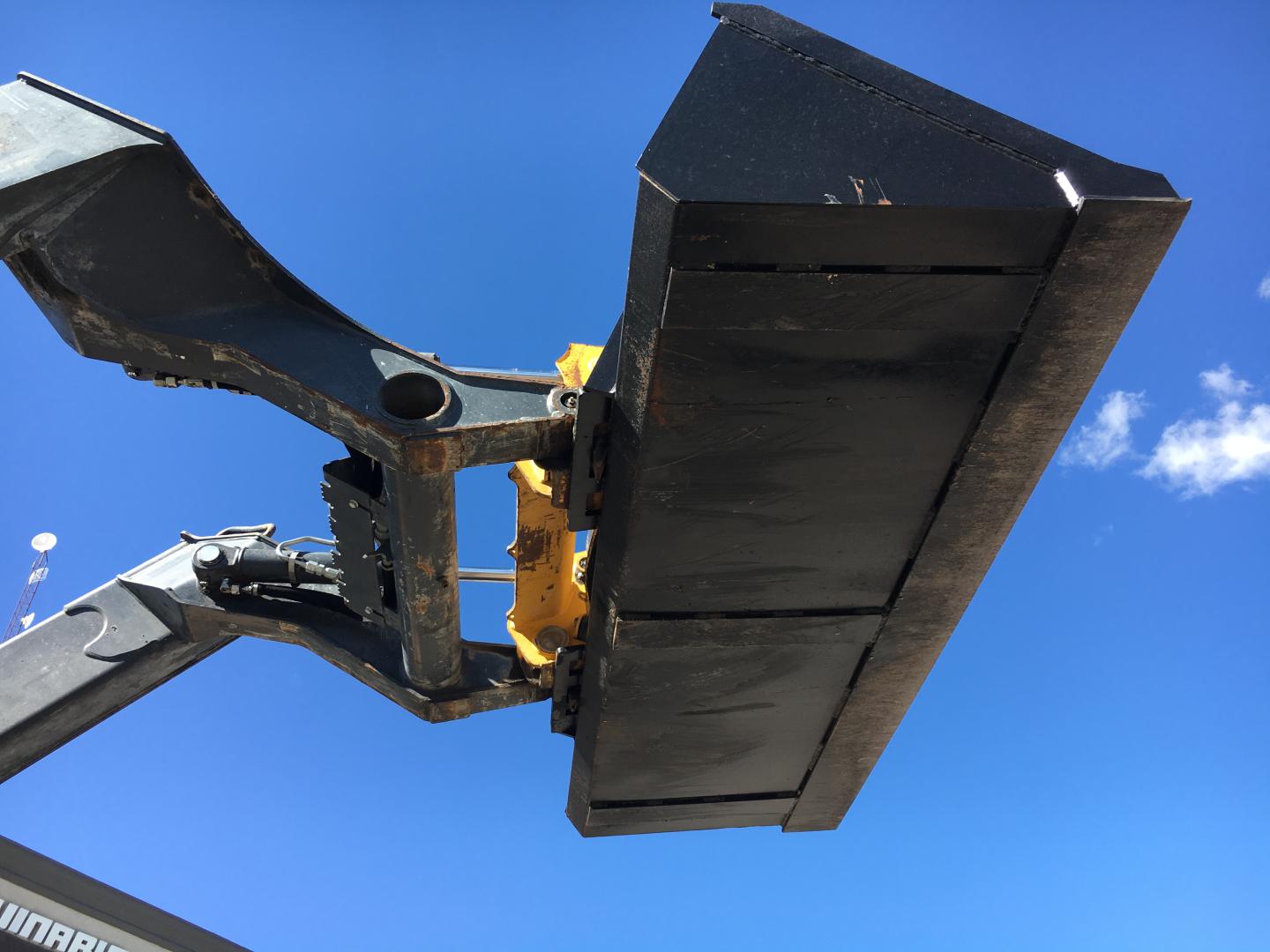 ./imagenes/INVOICE/2019/17117/MINICARGADOR JOHN DEERE 318E (38).JPG